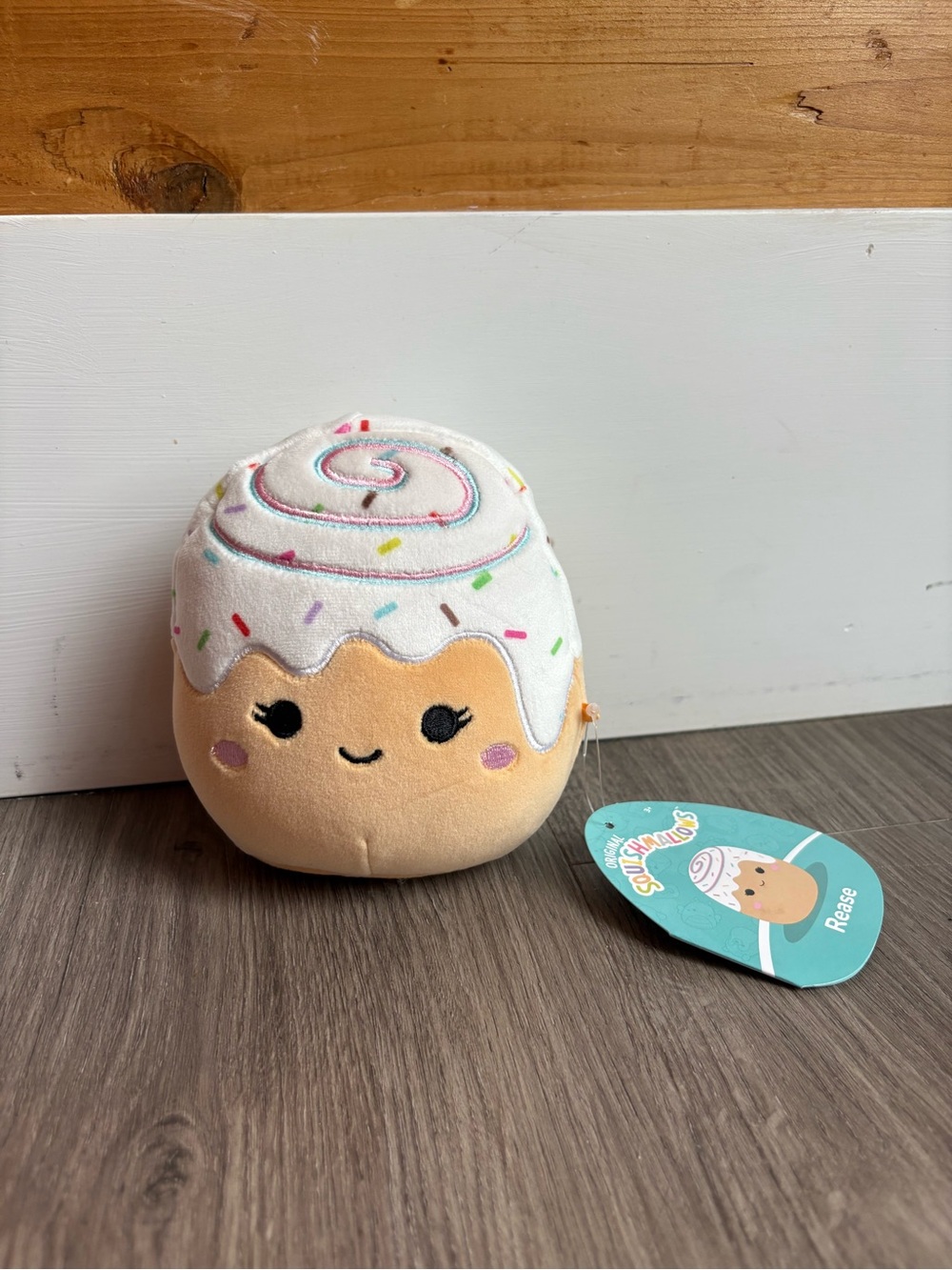 NWT Squishmallows Rease Cinnamon Roll 5โ Dessert Squad